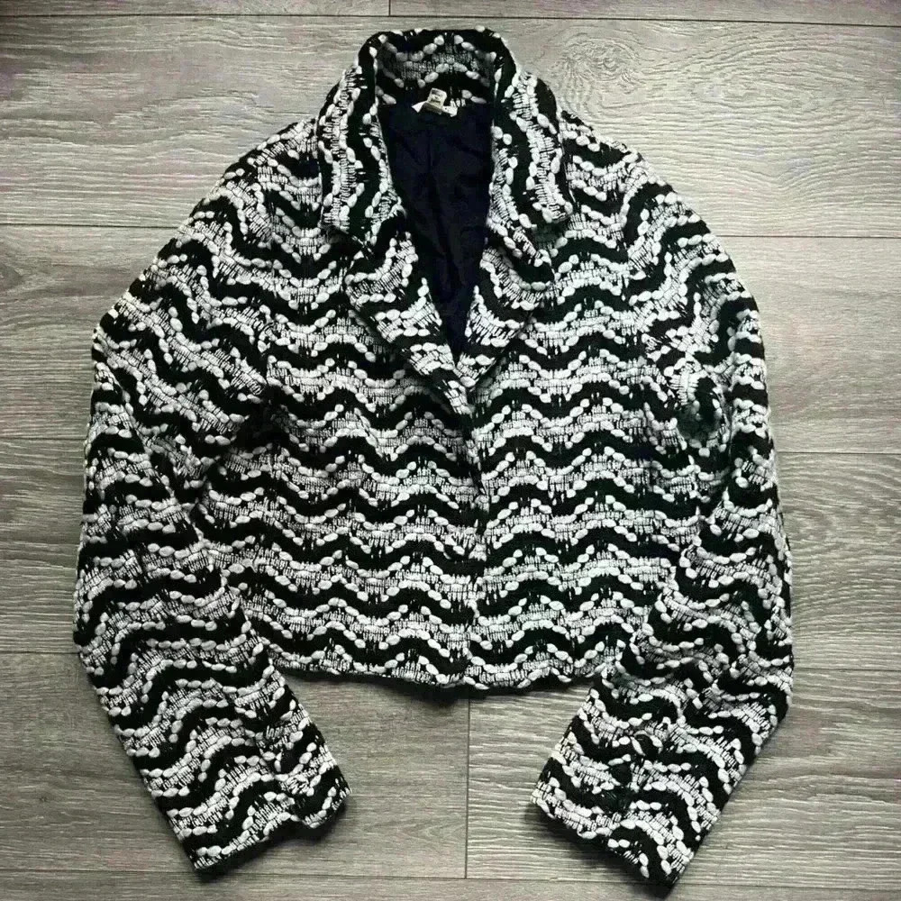 POL Black and White Wave Patter Cropped Long Sleeve Blazer Jacket Size S
